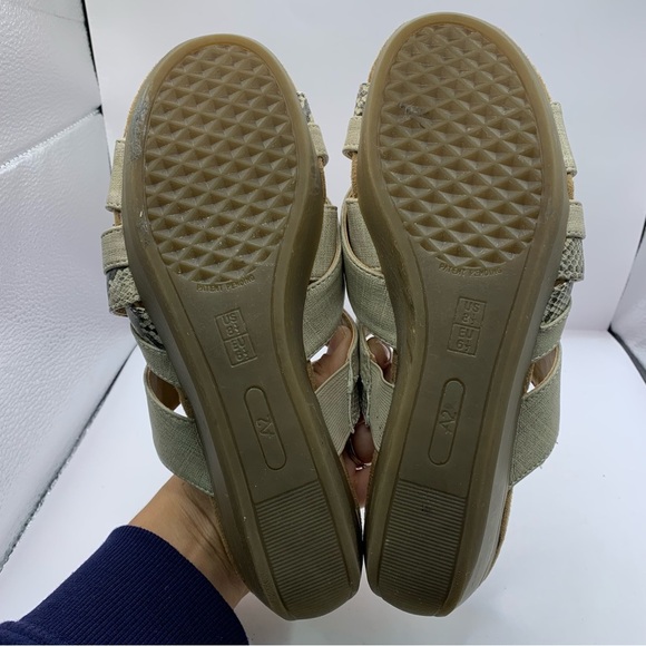 A2 by AEROSOLES Women's FLOWER POWER Tan snake print Wedge Sandals Sz. 8.5M - Picture 6 of 6